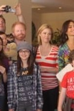 Movie poster: Modern Family Season 1 Episode 23